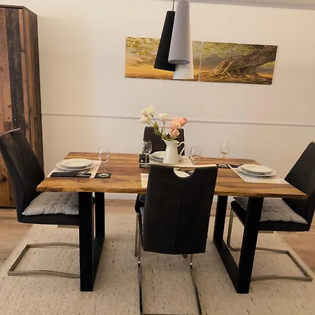 Buddy, 2 Grosse Mit Balkon Daire