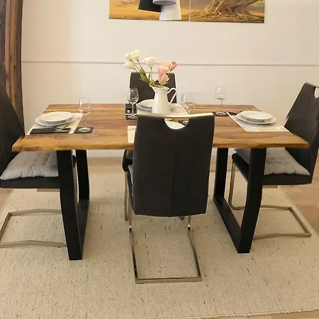 Buddy, 2 Grosse Mit Balkon Daire