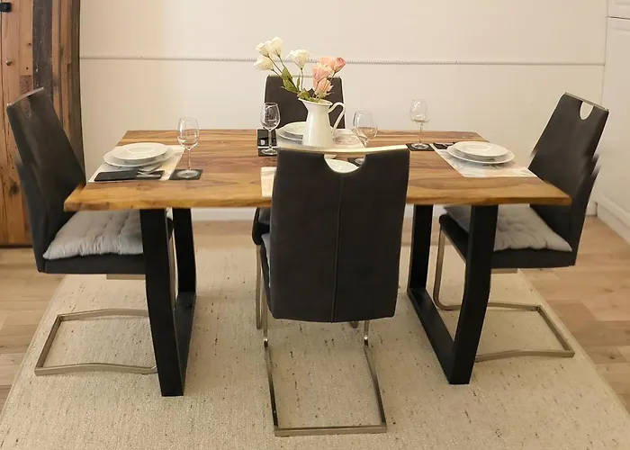 Buddy, 2 Grosse Mit Balkon Lägenhet